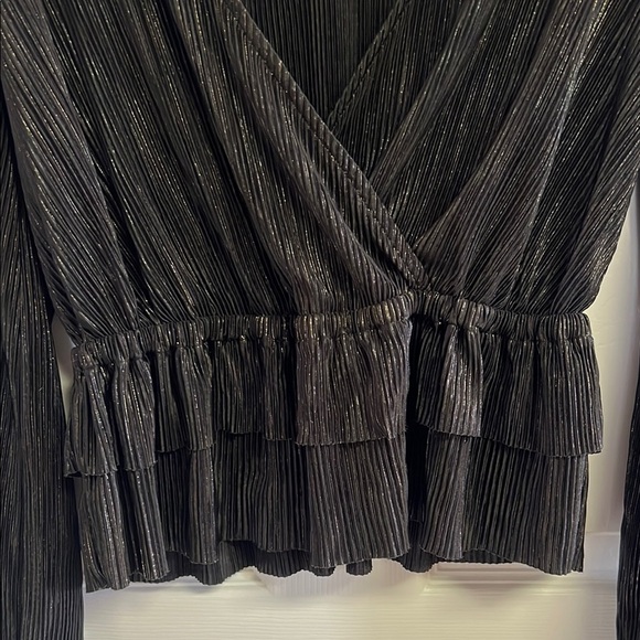 Maison d’Amelie Elegant Black Long Sleeve Top - Picture 3 of 4